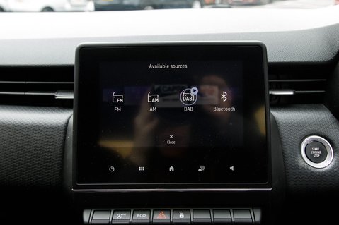 Renault Clio ICONIC TCE 24
