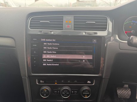 Volkswagen Golf E-GOLF 10