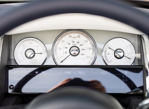 Rolls-Royce Dawn 18