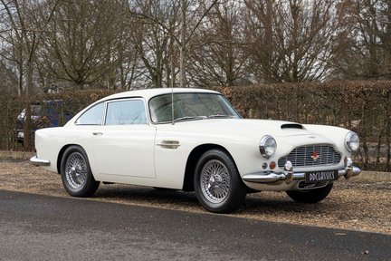 Aston Martin DB4 Series III 2