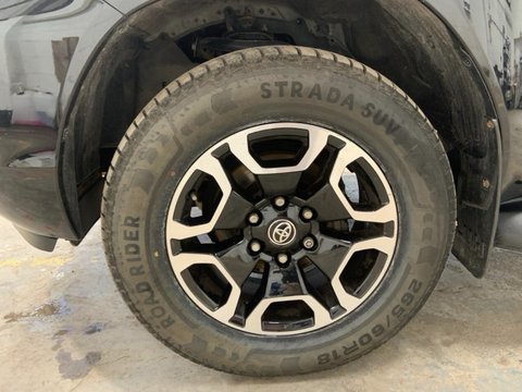 Toyota Hilux INVINCIBLE 4WD D-4D DCB 27