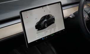 Tesla Model Y LONG RANGE AWD Comfort Suspension Midnight Silver GROK AI One Owner VAT Q 12