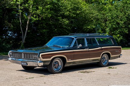Ford Country Squire 1