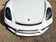 Porsche Cayman GT4 28