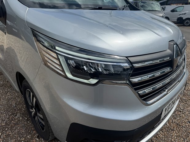 Renault Trafic Crew Cab AUTO LWB L2H1 Low Roof Sport LI30 Air Con Nav EURO 6 7