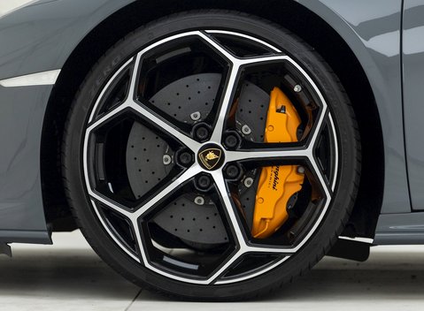 Lamborghini Huracan LP640-4 EVO 17