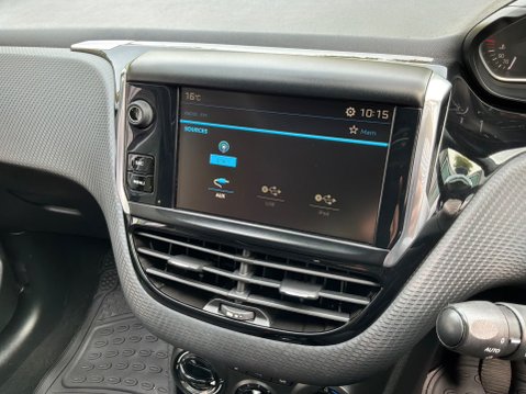 Peugeot 208 1.2 PureTech Allure Premium Euro 6 (s/s) 5dr 27
