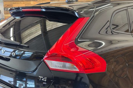 Volvo V40 1.6 T4 Lux Hatchback 5dr Petrol Powershift Euro 5 (s/s) (180 ps) 77