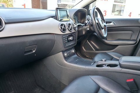 Mercedes-Benz B Class B180 CDI BLUEEFFICIENCY SPORT.. AUTOMATIC.. £35 ROAD TAX.. 5 SERVICES 18
