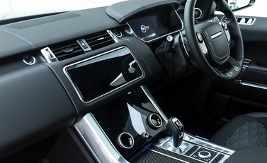 Land Rover Range Rover Sport 5.0 SVR Carbon Edition 17