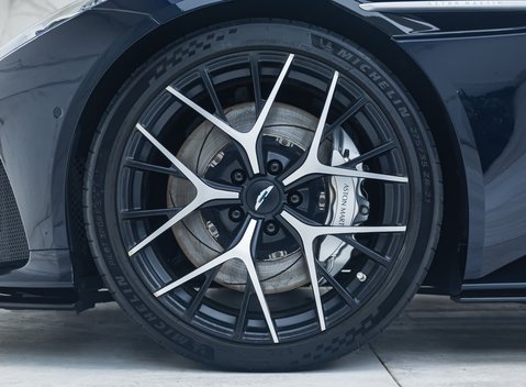 Aston Martin DB12 Volante 16