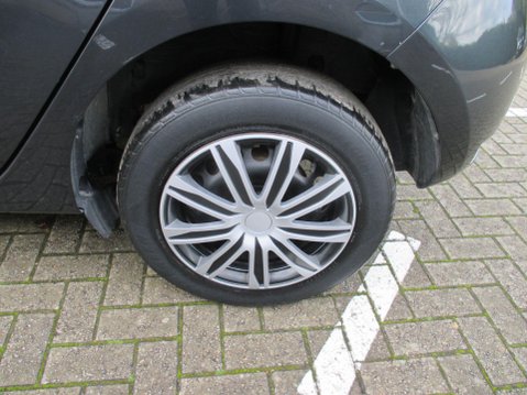 Dacia Sandero 1.0 SCe Essential Euro 6 5dr 13