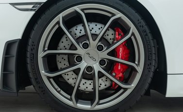 Porsche Cayman GT4 (718) 24
