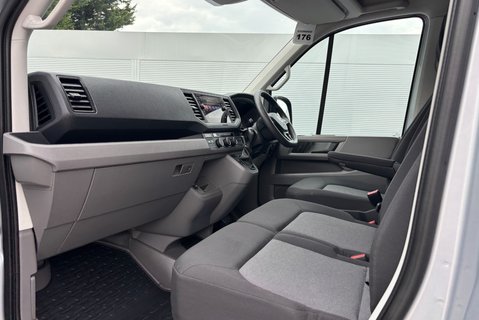 Volkswagen Crafter CR35 177 ps Tdi L2 H2 Trendline DSG Panel Van 13