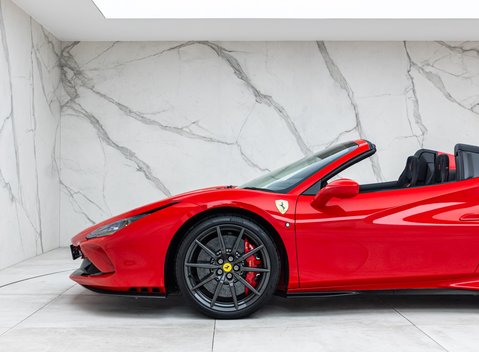 Ferrari F8 Spider 40