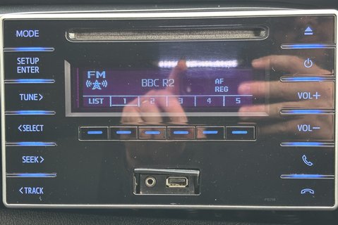 Toyota Hilux Active 4WD D-4D DCB Utility Service Body - Uprated to 3.5t 29