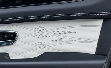 Bentley Bentayga V8 AZURE EWB First Edition 41