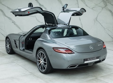 Mercedes-Benz SLS AMG 8