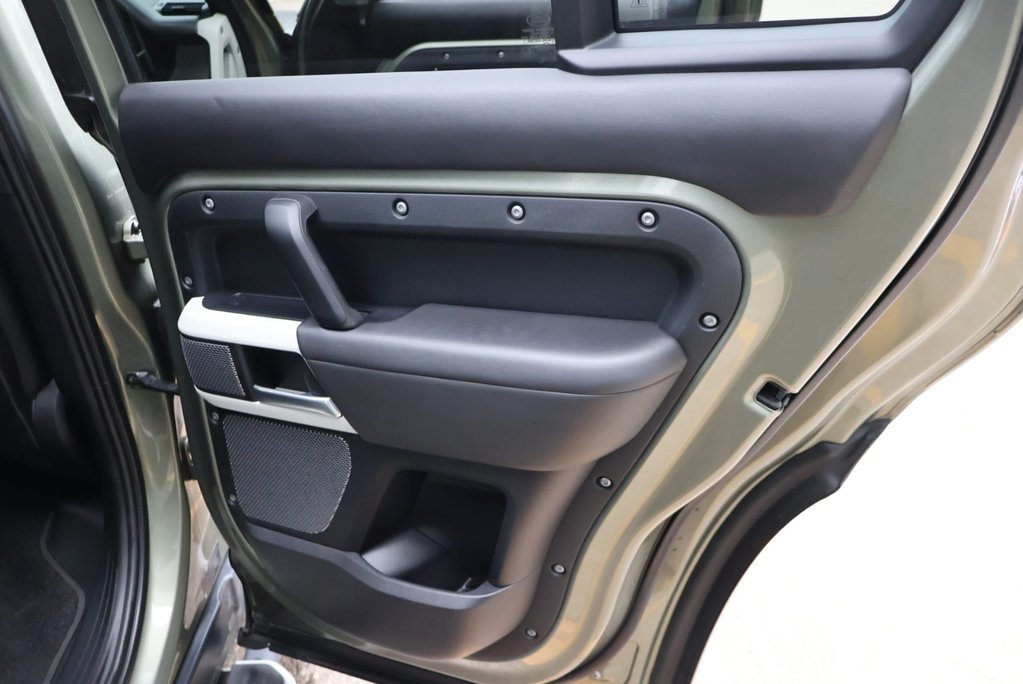 Land Rover Defender 110 P300 SE STYLED BY SEEKER FACTORY MATT FINISH HUGER SPEC  14