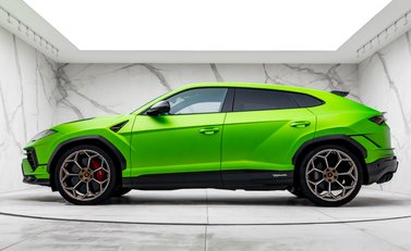 Lamborghini Urus PERFORMANTE 5