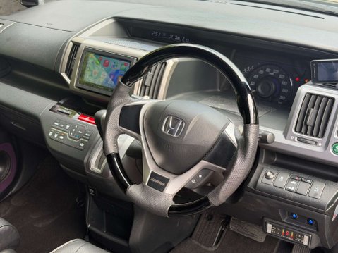 Honda Stepwagon AUTO 2