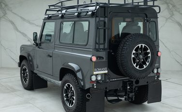 Land Rover Defender 90 Adventure 9