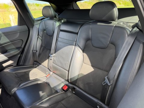 Volvo XC60 2.0 D4 R-Design Pro Auto AWD Euro 6 (s/s) 5dr 42