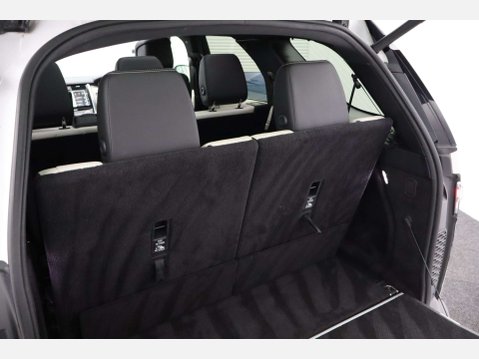 Land Rover Discovery 3.0 Discovery R-Dynamic SE D MHEV Auto 4WD 5dr 29