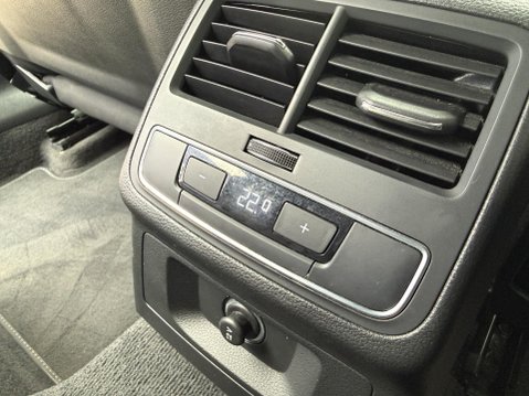 Audi A4 2.0 TFSI 40 Black Edition Estate 5dr Petrol S Tronic Euro 6 (s/s) (204 ps) 31