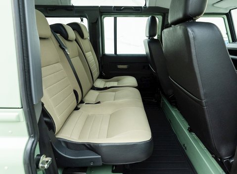 Land Rover Defender 110 Heritage 14