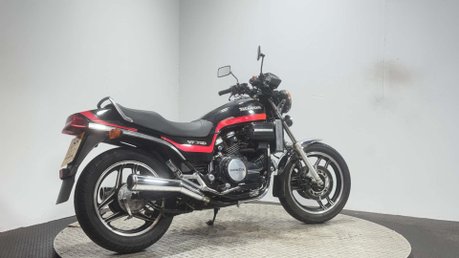 Honda VF750 MAGNA 1982 RUNNING PROJECT BIKE CLASSIC V4 750CC CRUISER 2