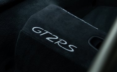 Porsche 911 GT2 RS (991) 17