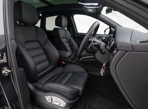 Porsche Macan S 10