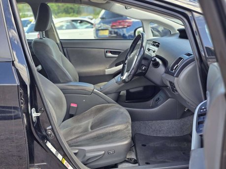 Toyota Prius 1.8 VVT-h T Spirit Hatchback 5dr Petrol Hybrid CVT Euro 5 (s/s) (136 ps) 8