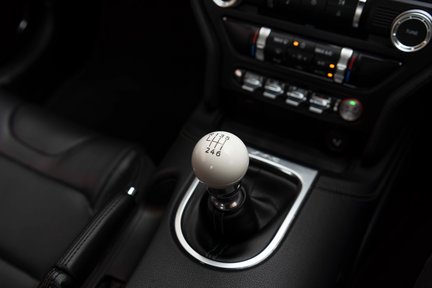 Ford Mustang 5.0 V8 Bullitt Fastback 24