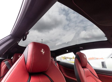 Ferrari GTC4 Lusso T 14