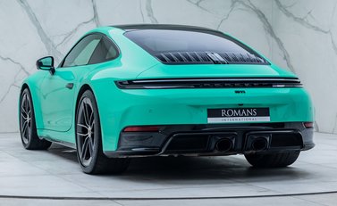Porsche 911 Carrera GTS (992.2) 10