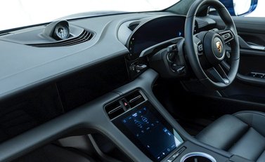 Porsche Taycan Turbo S Cross Turismo 16