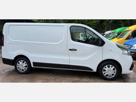 Renault Trafic 1.6 dCi 27 Business+ Panel Van 5dr Diesel Manual SWB Standard Roof Euro 6 ( 17