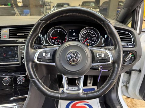 Volkswagen Golf 2.0 Golf R-Line Edition TDI BlueMotion Technology 5dr 52