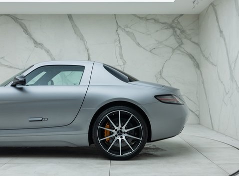 Mercedes-Benz SLS AMG GT 35