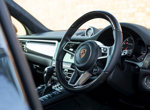 Porsche Macan Turbo 11