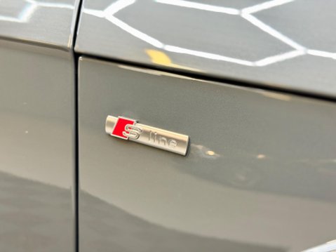 Audi TT 1.8 TFSI Black Edition Euro 6 (s/s) 3dr 27