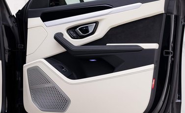 Lamborghini Urus V8 20