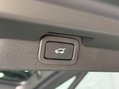 Land Rover Discovery 3.0 SD V6 HSE Auto 4WD Euro 6 (s/s) 5dr 23