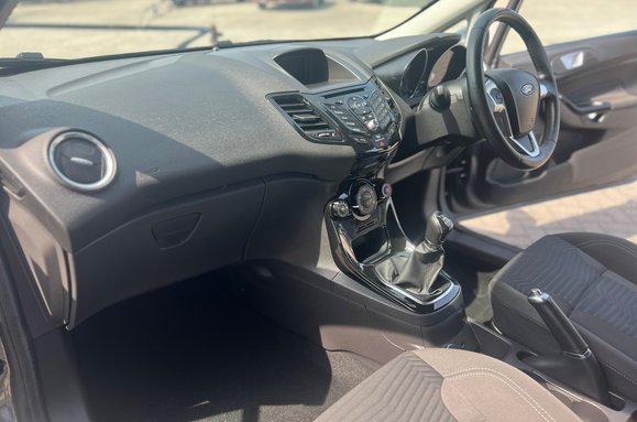 Ford Fiesta 1.25 ZETEC 33