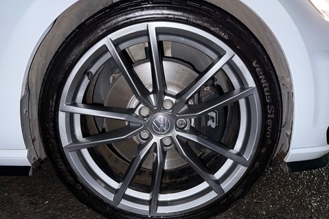 Volkswagen Golf R TSI 4MOTION DSG -LEATHER -CAMERA-PRETORIAS -PAN ROOF -WHITE/SILVER -GHOST 63