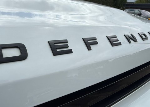 Land Rover Defender 90 3.0 D250 MHEV X-Dynamic SE SUV 3dr Diesel Auto 4WD Euro 6 (s/s) (250 ps) 30