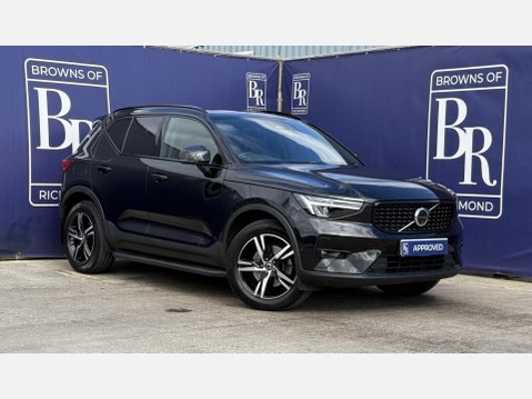 Volvo XC40 2.0 B4 MHEV Plus Dark SUV 5dr Petrol Hybrid DCT Auto Euro 6 (s/s) (197 ps) 1