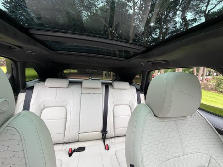 Jaguar F-Pace R-DYNAMIC HSE BLACK 90TH ANNIVERSARY EDITION 12
